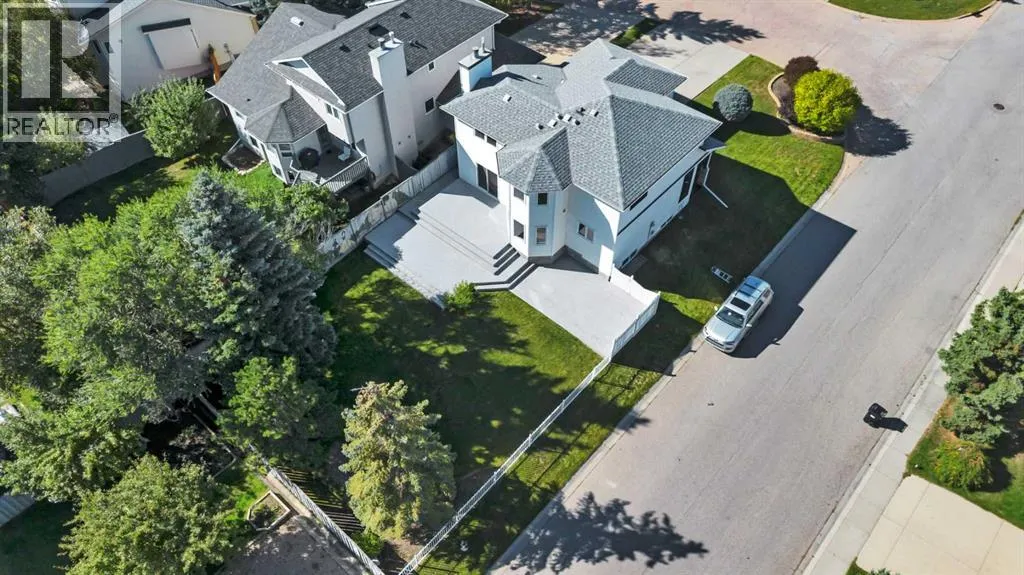 238 Hawktree Bay NW