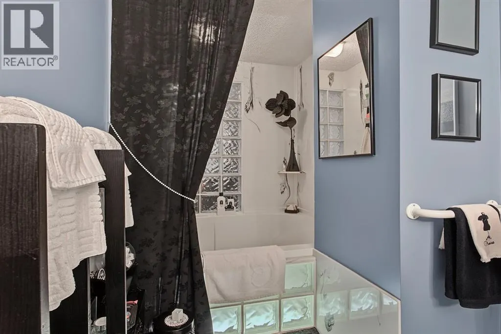 52, 12 Templewood Drive NE