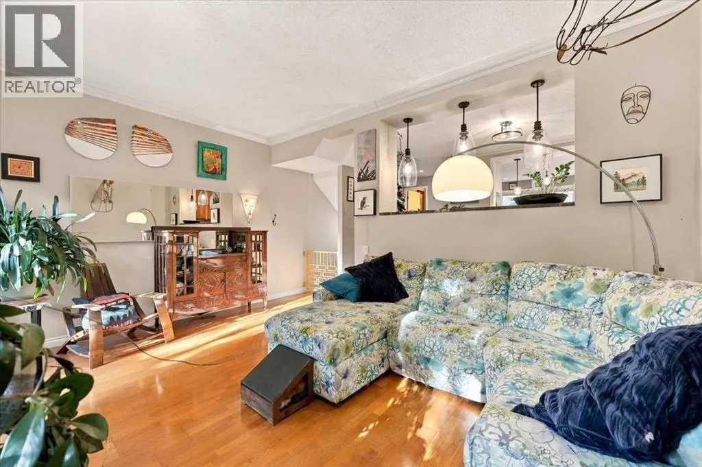 512 Point Mckay Grove NW