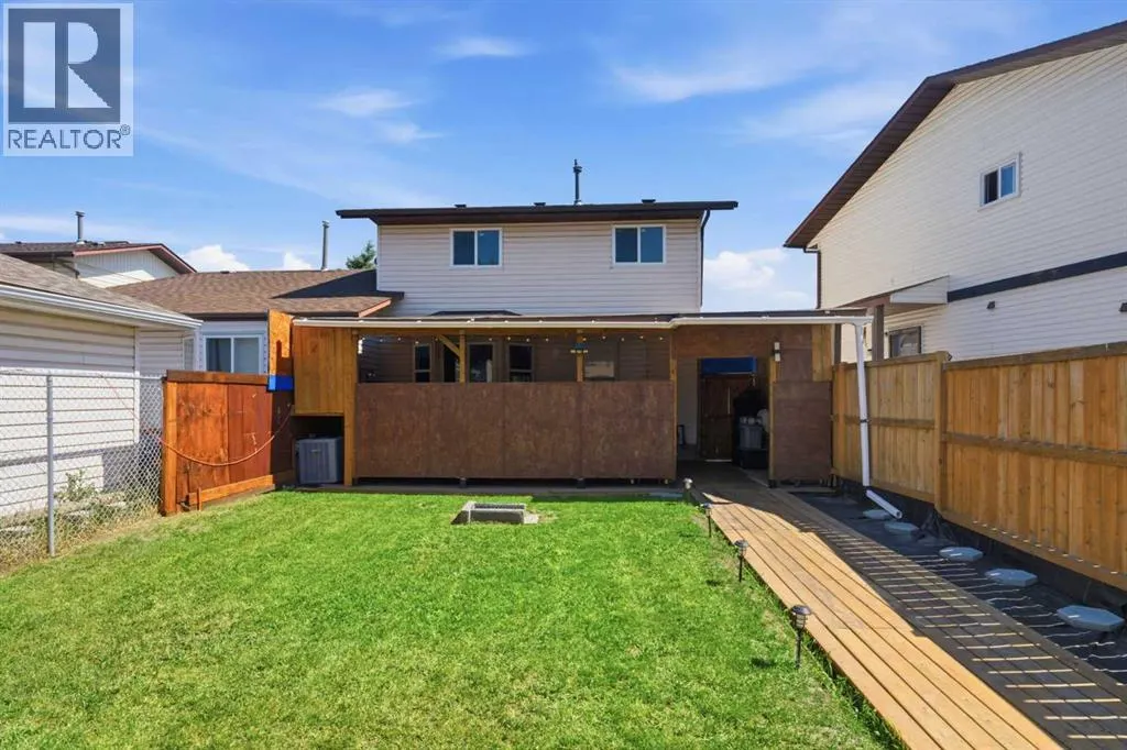 227 Abalone Place NE