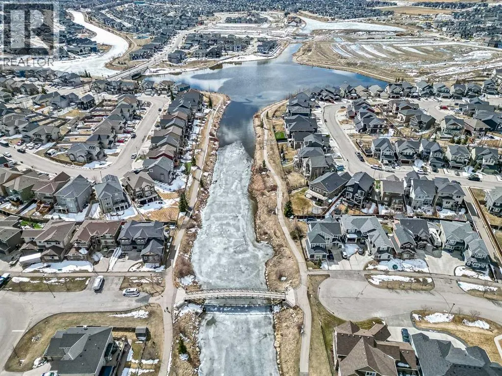 27, 156 Canoe Drive SW