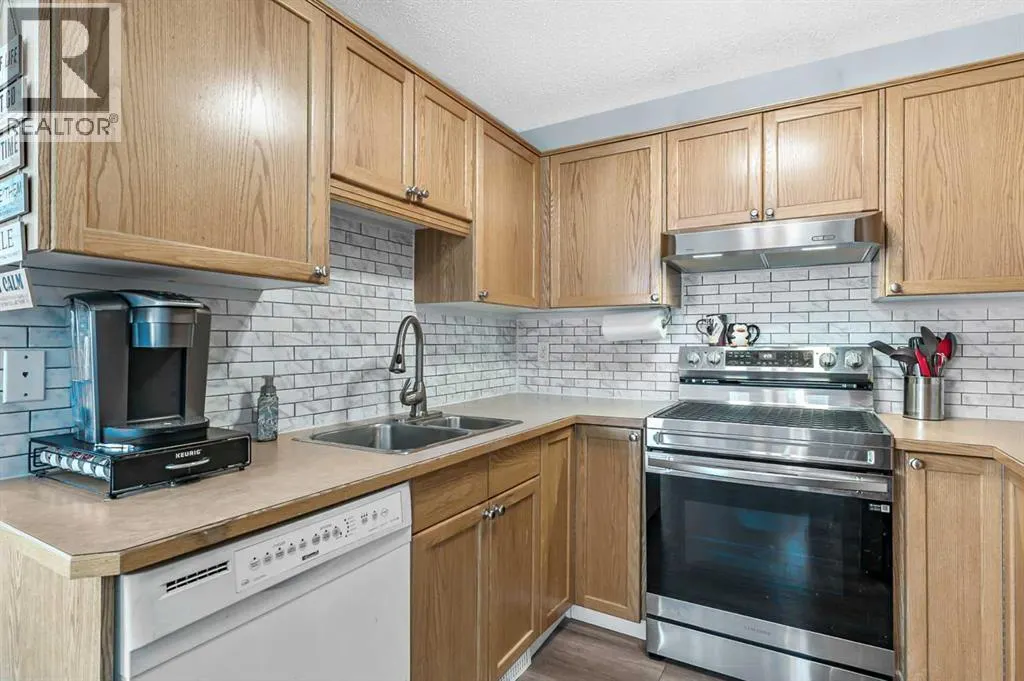 27, 156 Canoe Drive SW