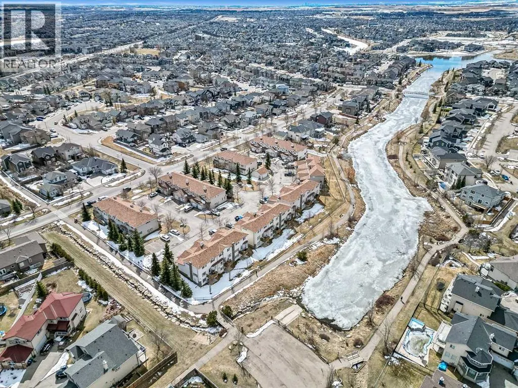 27, 156 Canoe Drive SW