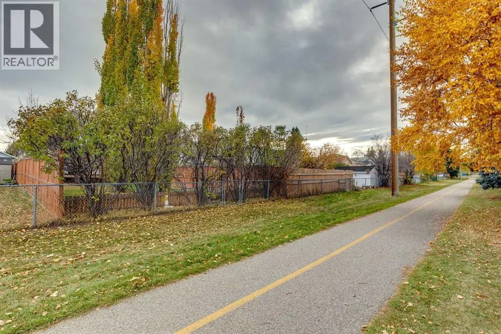 17 Shawglen Court SW