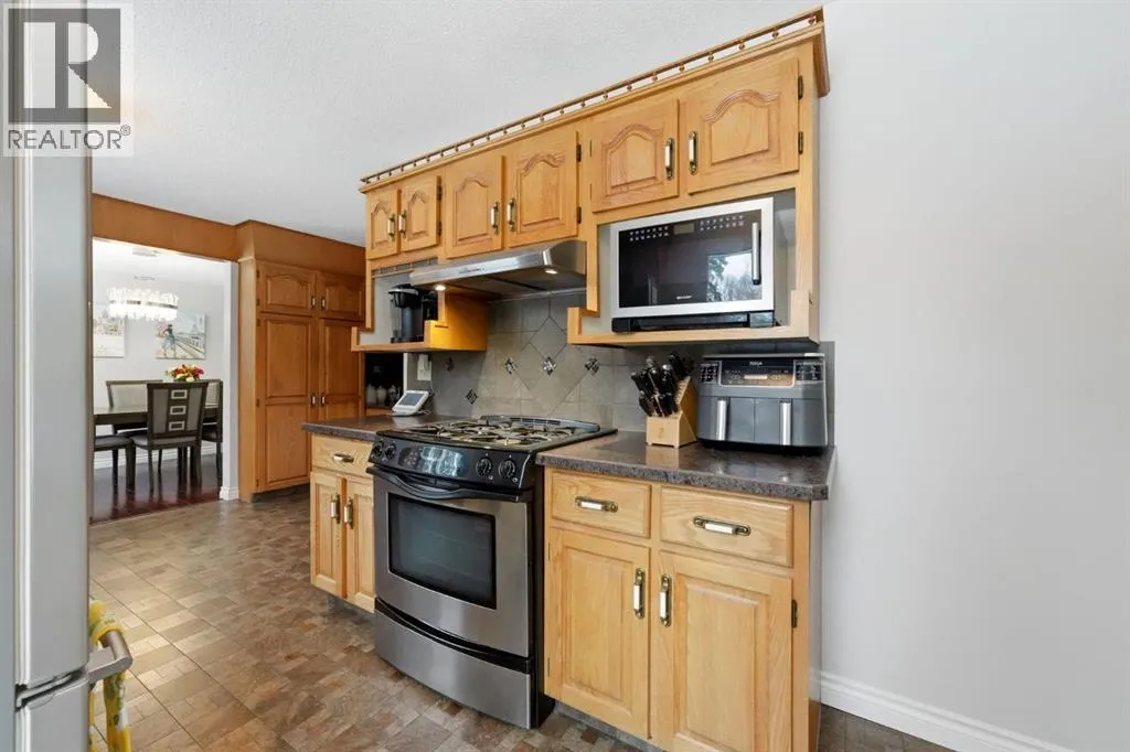 6 College Park Close