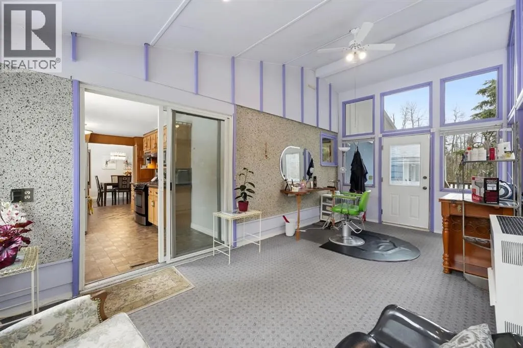 6 College Park Close