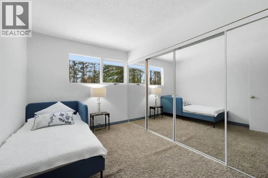 6 College Park Close