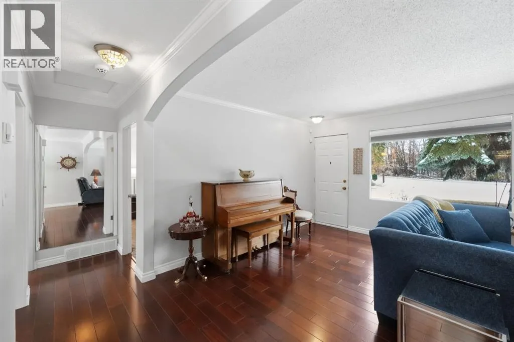6 College Park Close
