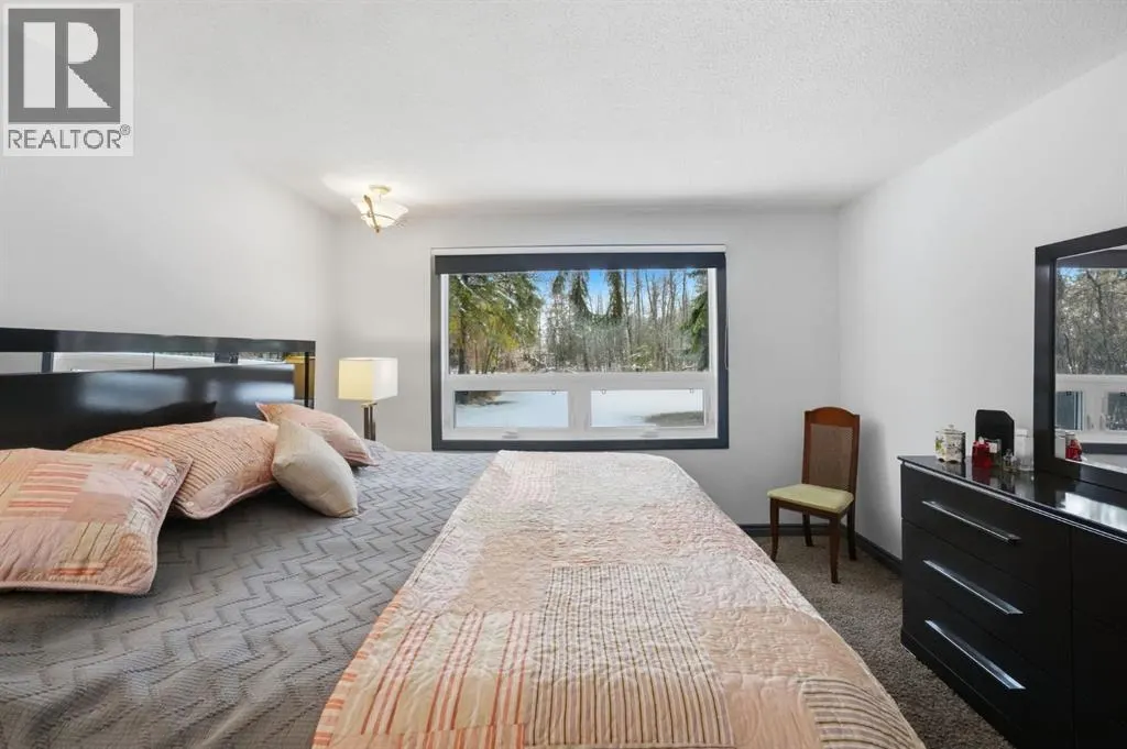6 College Park Close