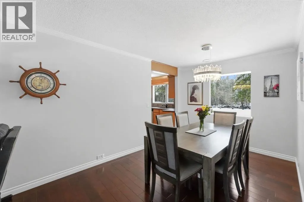 6 College Park Close