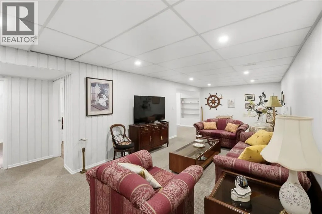 6 College Park Close