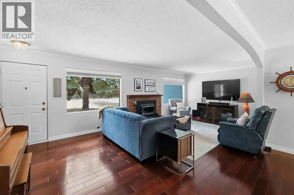 6 College Park Close