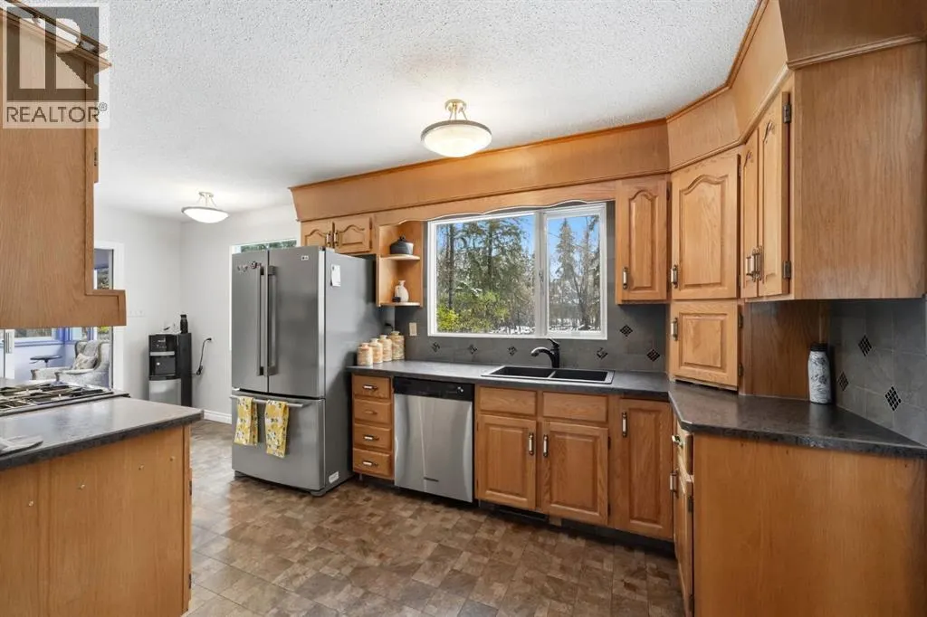 6 College Park Close