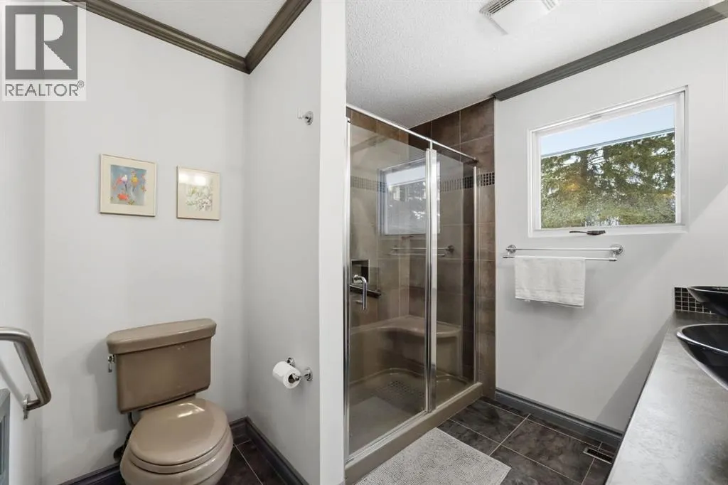 6 College Park Close