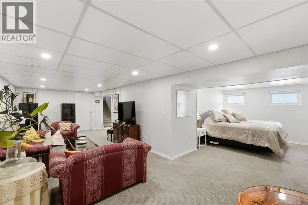 6 College Park Close