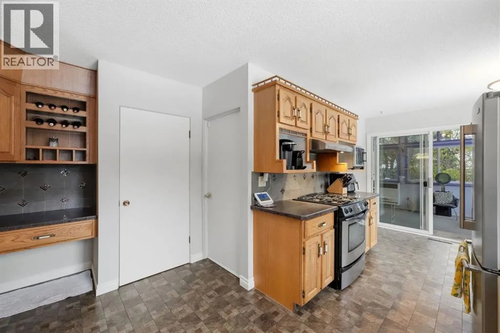 6 College Park Close