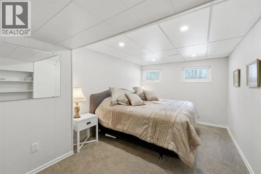 6 College Park Close