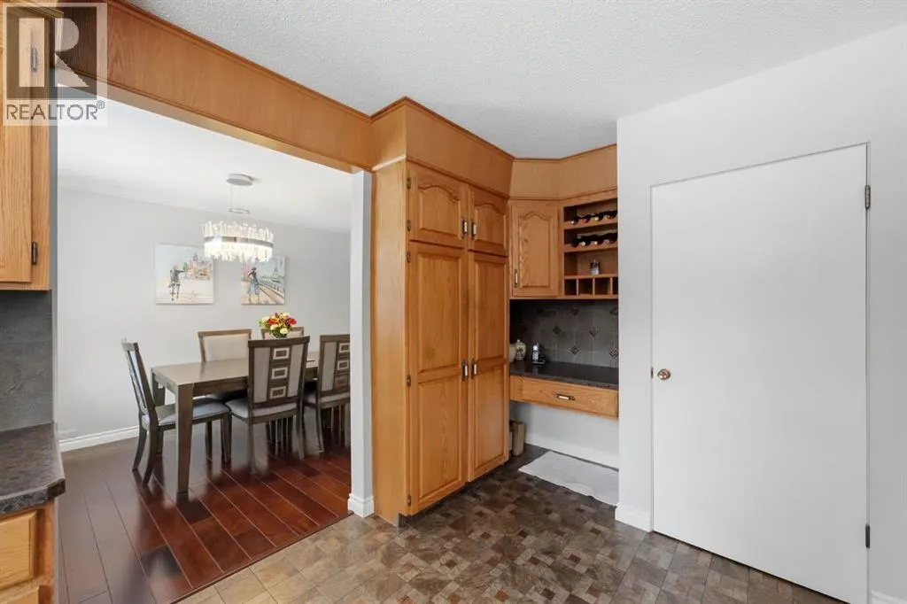 6 College Park Close