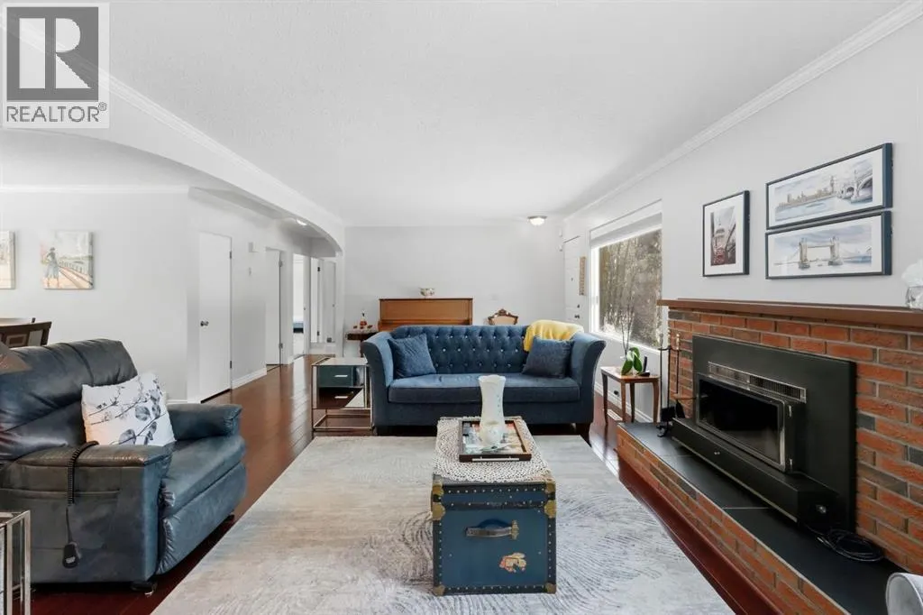 6 College Park Close