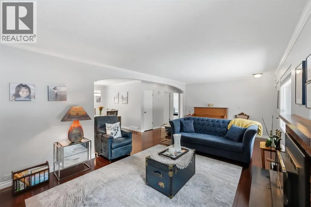 6 College Park Close