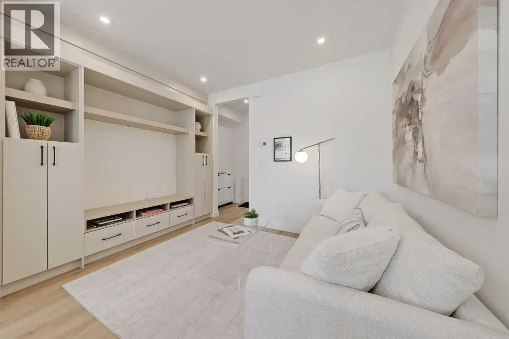 4, 828 8 Avenue NE