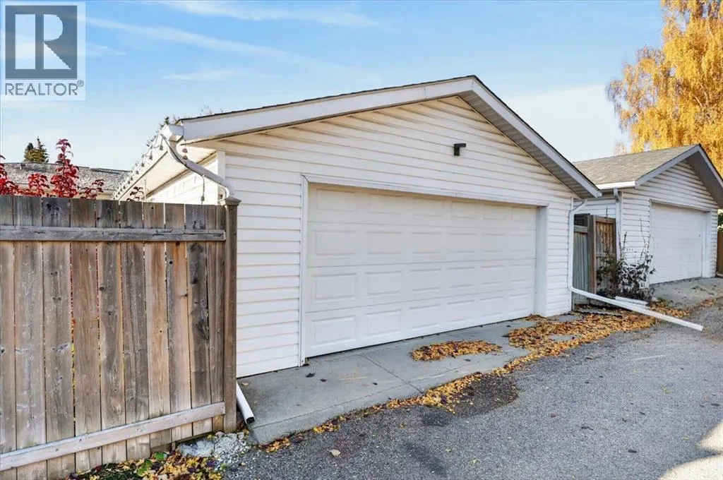 1184 Northmount Drive NW