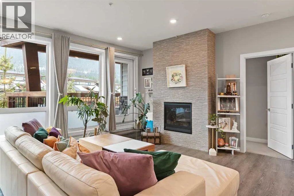 102, 106 Stewart Creek Rise
