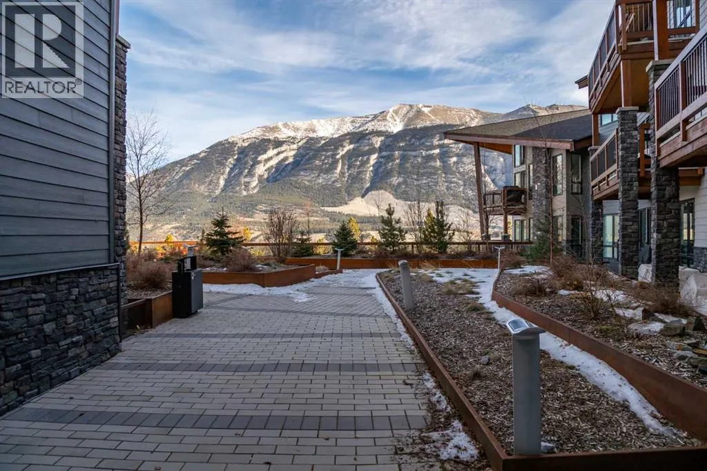 102, 106 Stewart Creek Rise