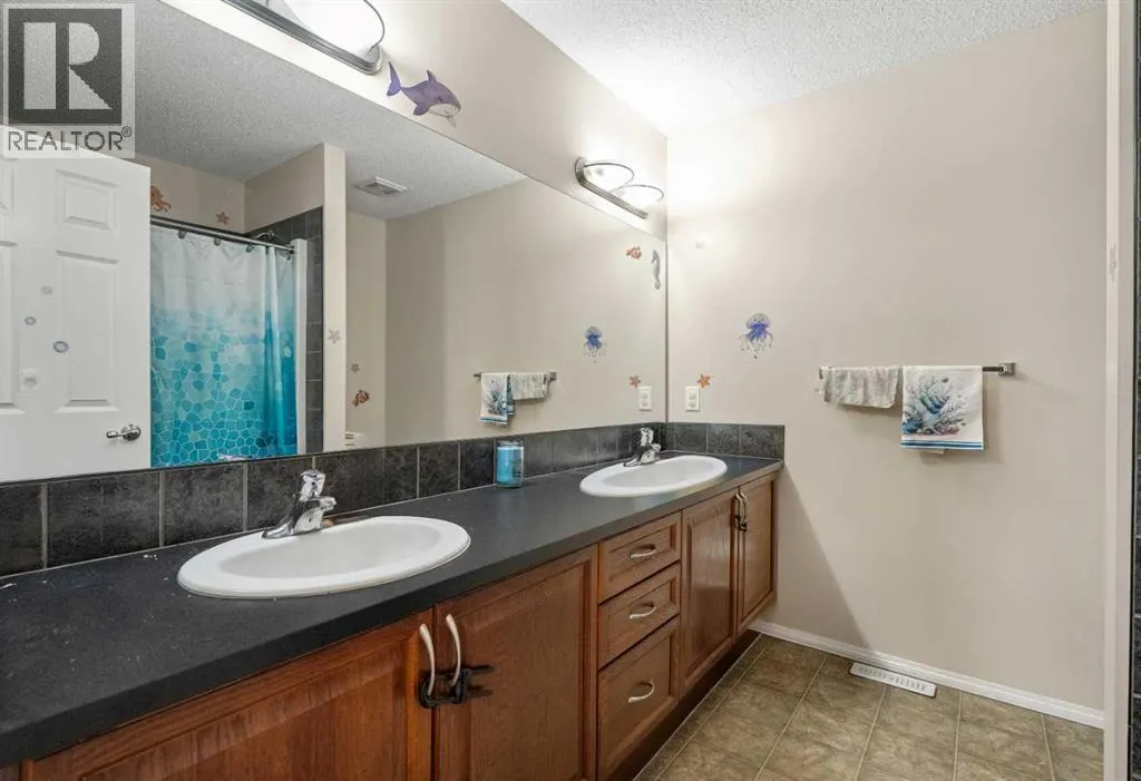 216 Silverado Range Heights SW