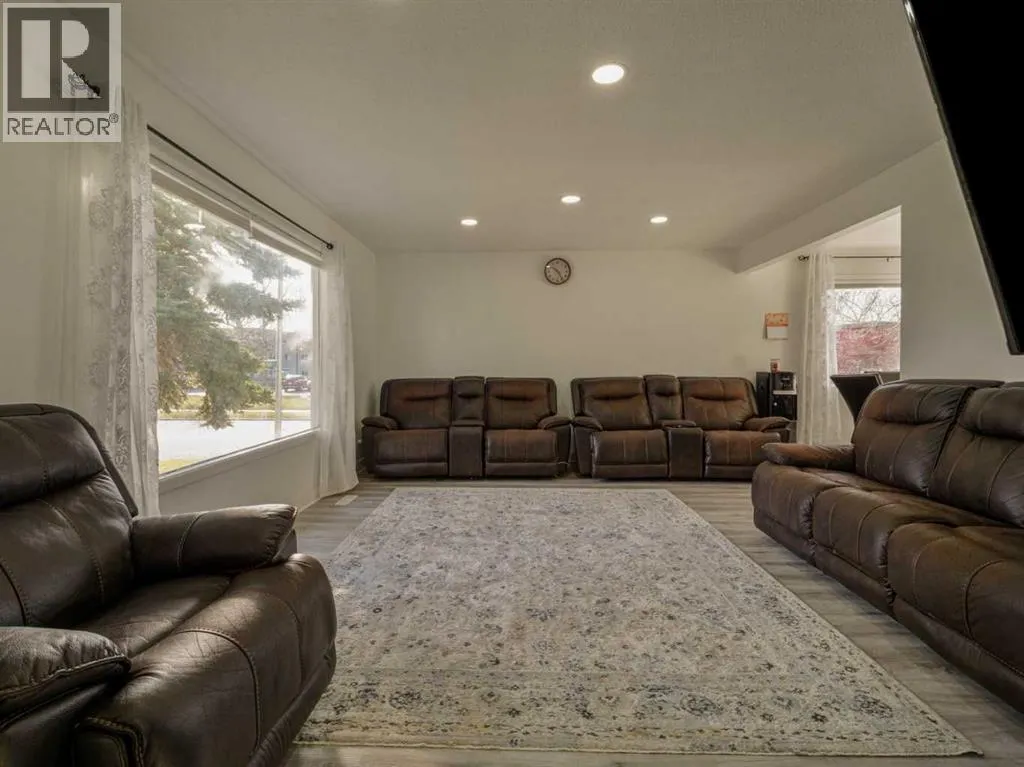 1216 Lakewood Road S