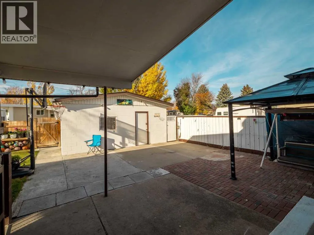 1216 Lakewood Road S