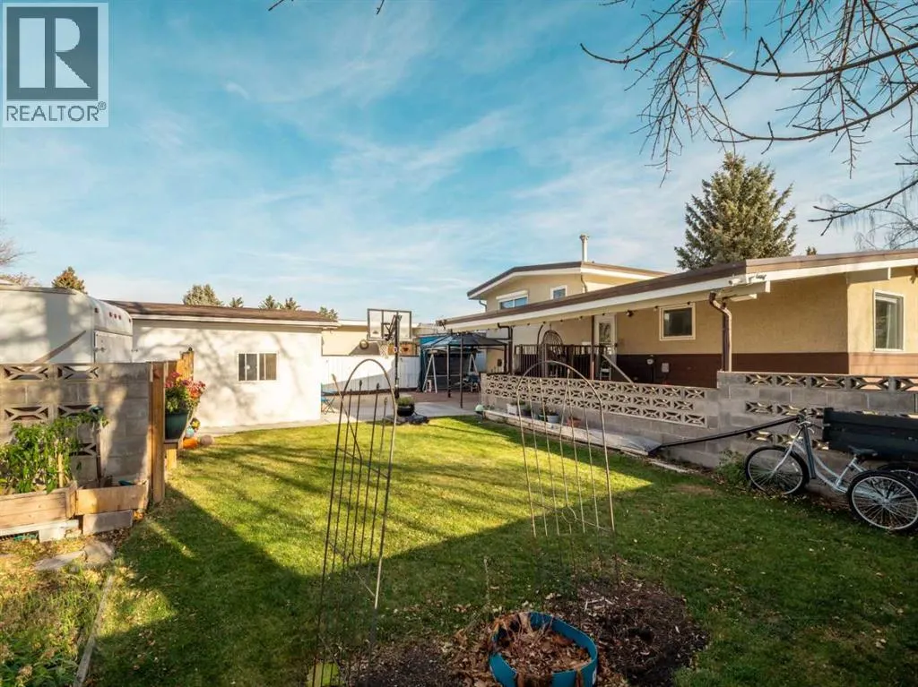 1216 Lakewood Road S