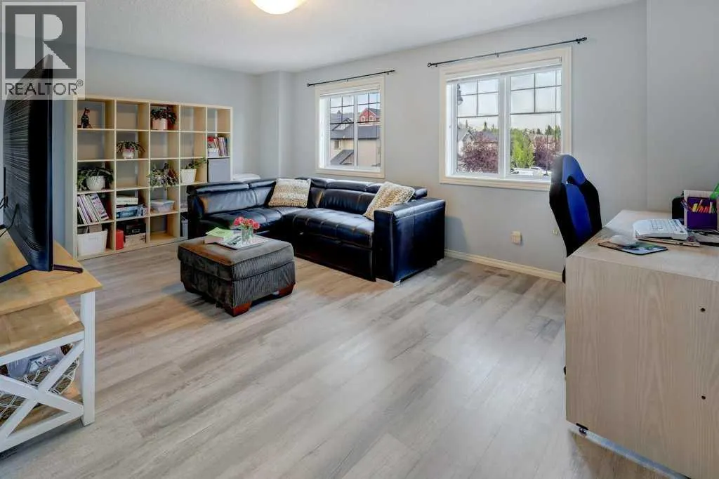 242 Crystal Green Point