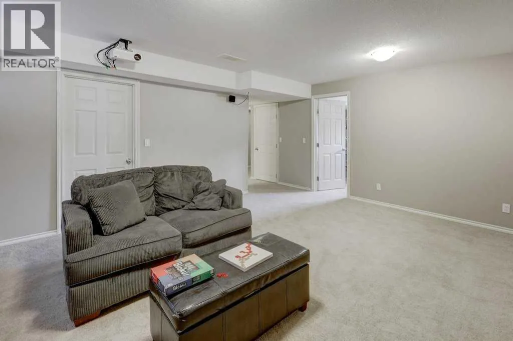 242 Crystal Green Point