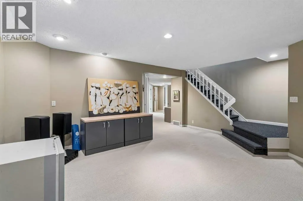 111 Hawksbrow Drive NW
