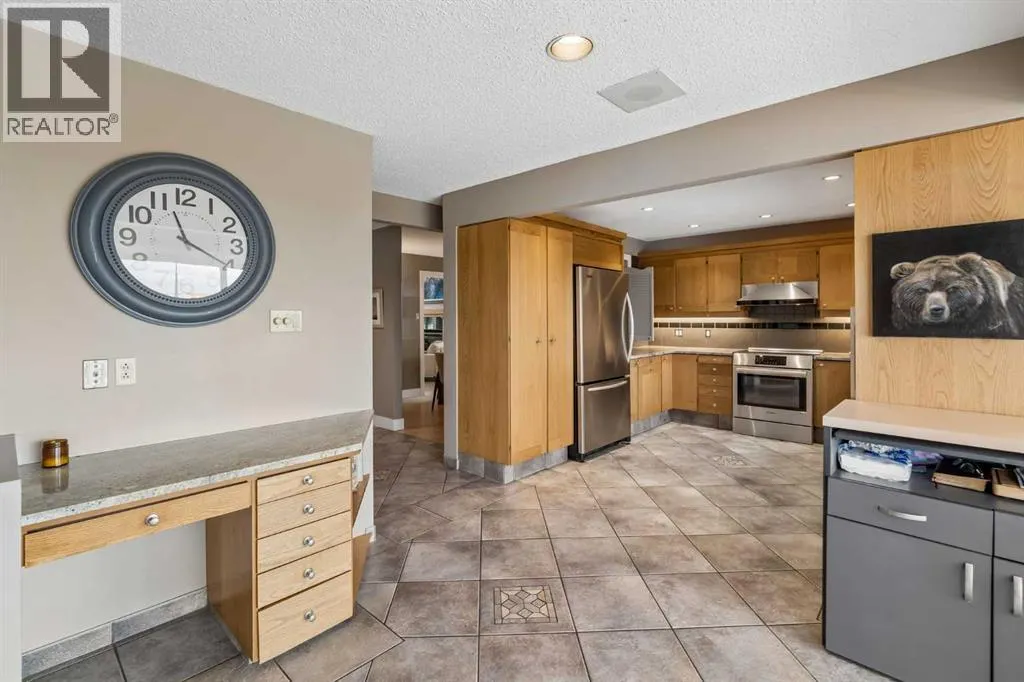 111 Hawksbrow Drive NW