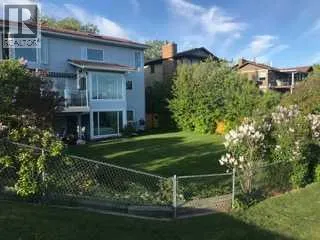 111 Hawksbrow Drive NW