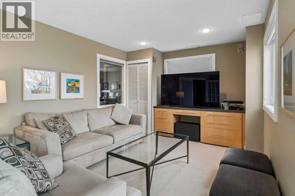 111 Hawksbrow Drive NW