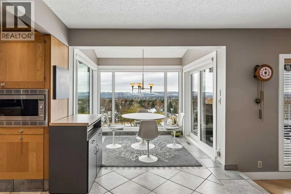 111 Hawksbrow Drive NW