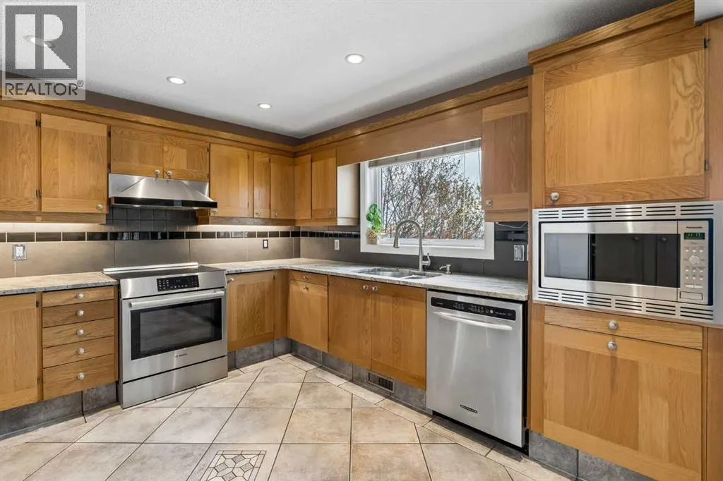 111 Hawksbrow Drive NW