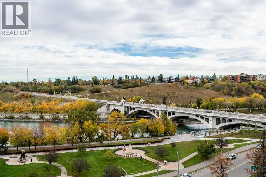 906, 205 Riverfront Avenue SW