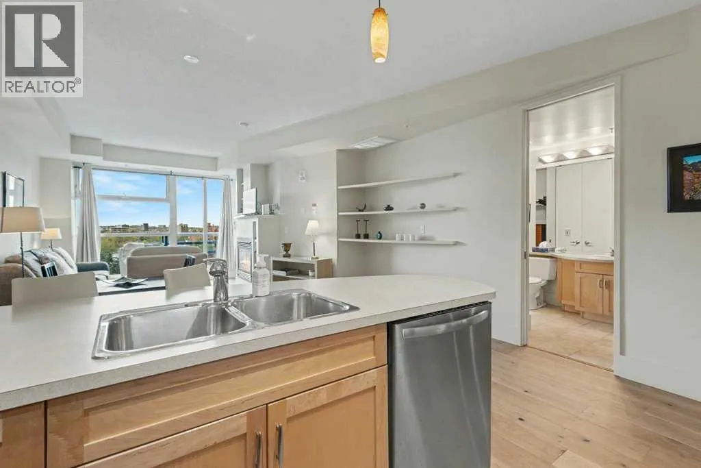 906, 205 Riverfront Avenue SW