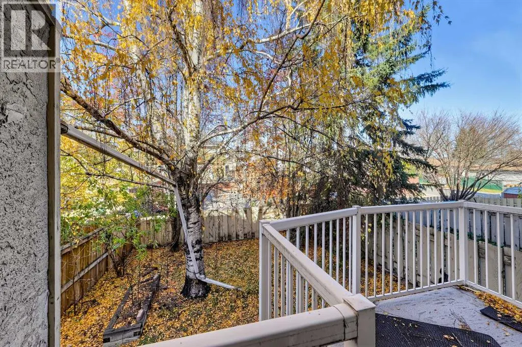 302 Woodvale Crescent SW