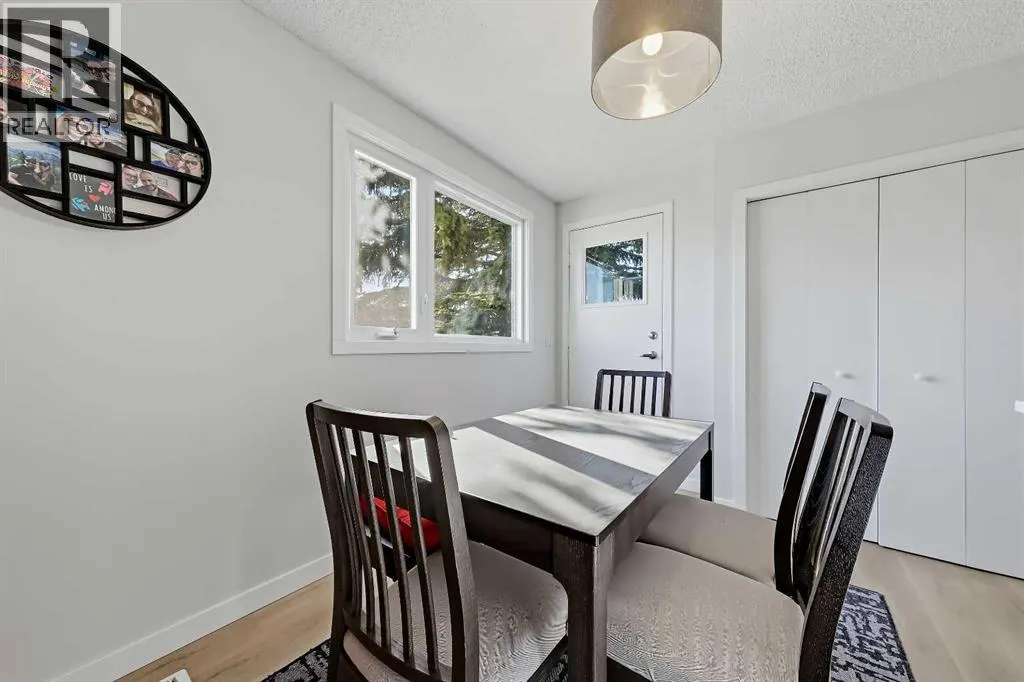 302 Woodvale Crescent SW