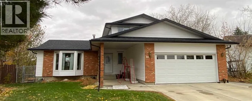 39 Lakeview Crescent E