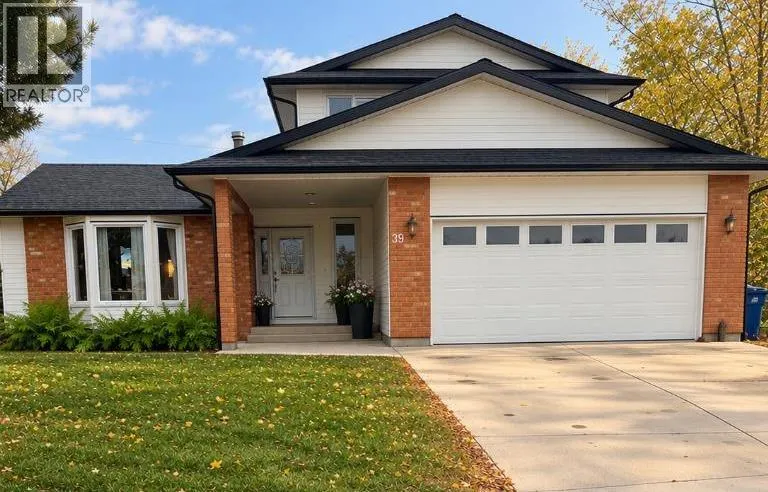 39 Lakeview Crescent E