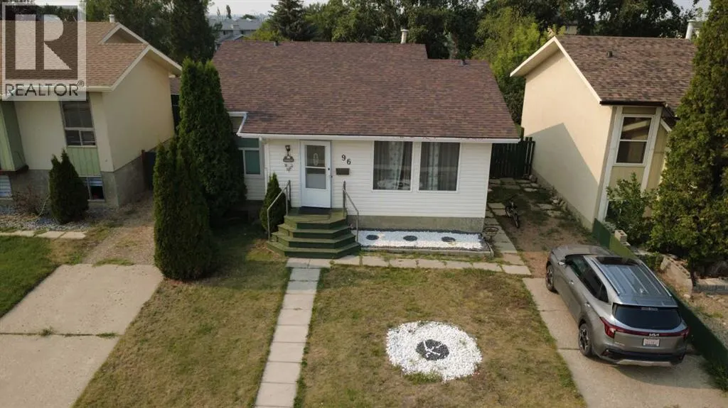 96 Simpson Crescent SE