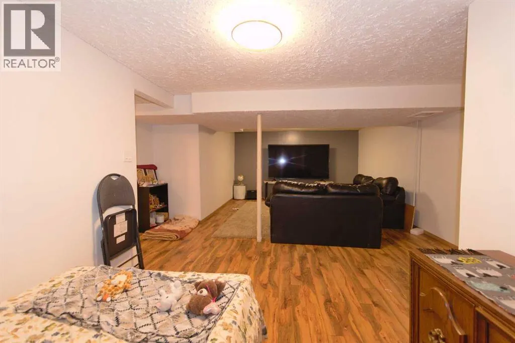 96 Simpson Crescent SE