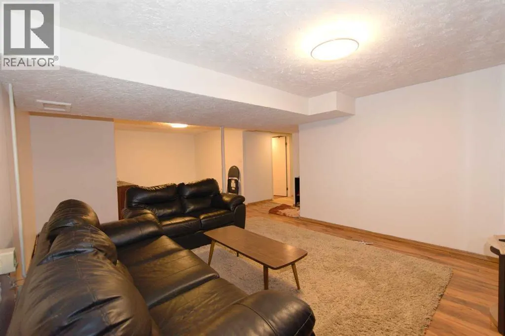 96 Simpson Crescent SE