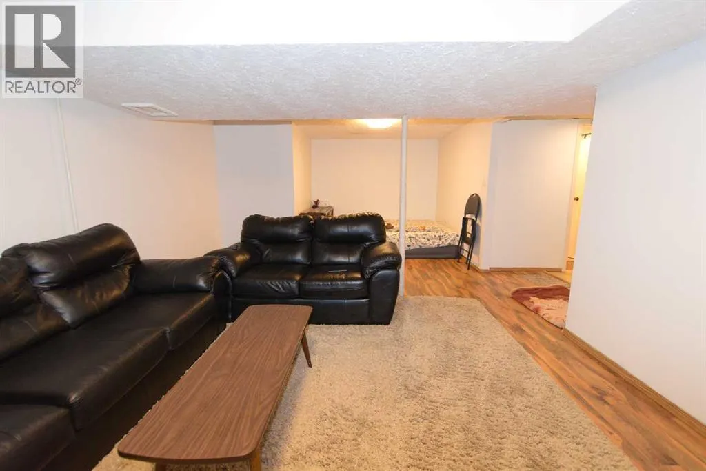 96 Simpson Crescent SE
